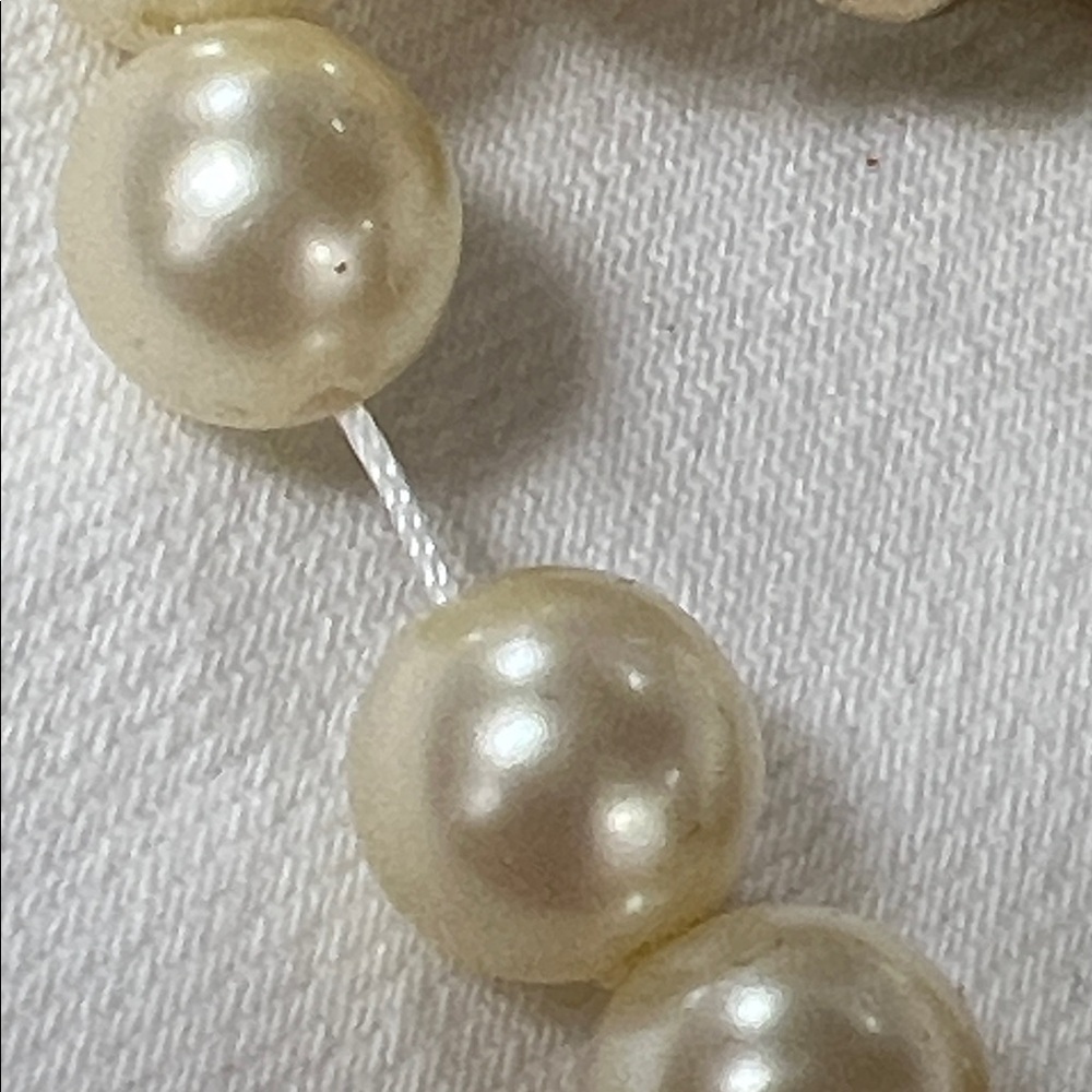 Elegant Pearl Necklace with Crystal Accents - Picture 5 of 5